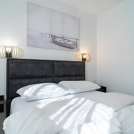 S5 By Belmont Realty Zara