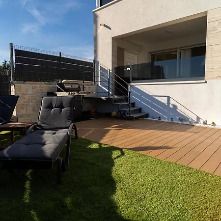 S5 By Belmont Realty Apartment