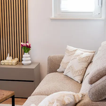 S5 By Belmont Realty Apartment *